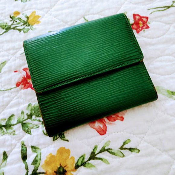 Louie Vuitton Epi Porte Feiulle - Picture 3 of 14